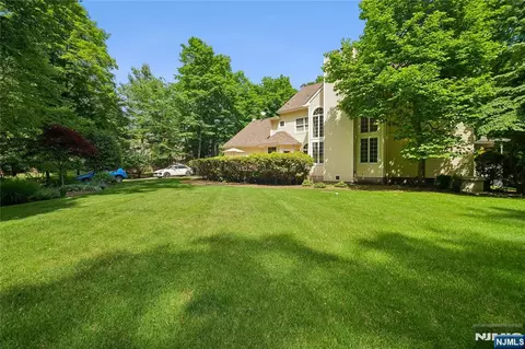 Exterior - 519 E Saddle River Rd, Saddle River, NJ 07458 photo 3 of 8