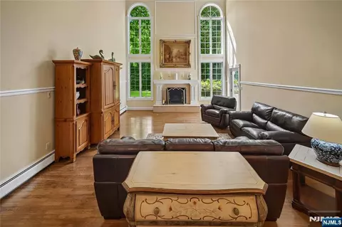 Living - 519 E Saddle River Rd, Saddle River, NJ 07458 photo 3 of 4