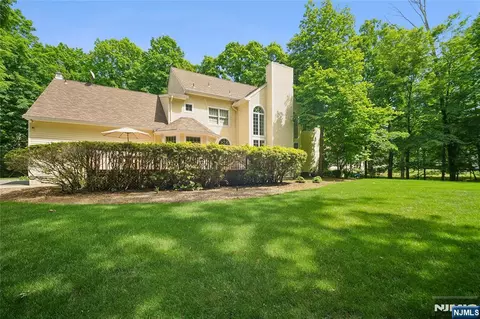 Exterior - 519 E Saddle River Rd, Saddle River, NJ 07458 photo 4 of 8