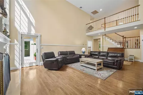 Living - 519 E Saddle River Rd, Saddle River, NJ 07458 photo 4 of 4