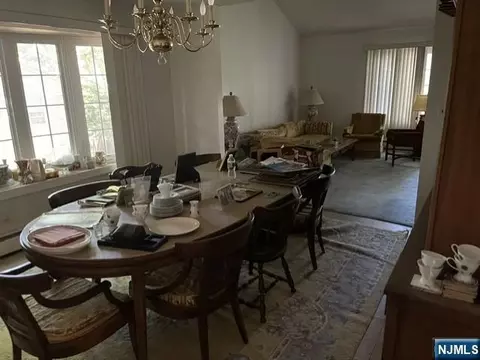 68 Dartmouth Rd, Wayne, NJ 07470