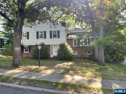 68 Dartmouth Rd, Wayne, NJ 07470