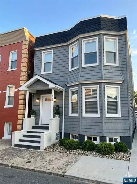 322 10th St, Newark, NJ 07107