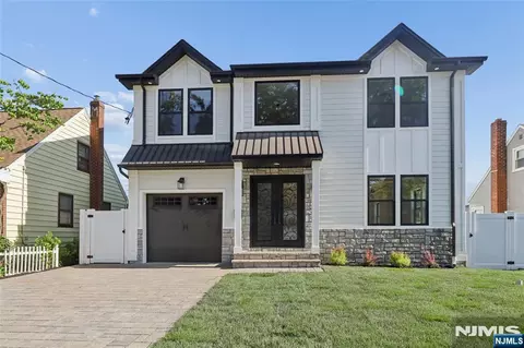 9 Cole St, Bergenfield, NJ 07621