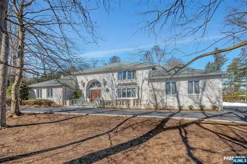 510 Hampton Hill Rd, Franklin Lakes, NJ 07417