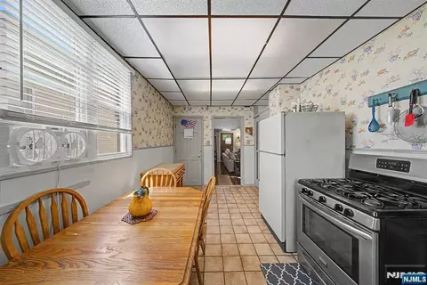 Entry Way - 288 Maple St, Secaucus, NJ 07094 photo 1 of 5