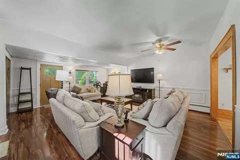 Living - 288 Maple St, Secaucus, NJ 07094 photo 1 of 2