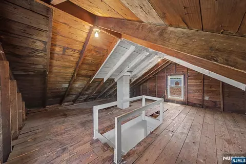 Entry Way - 288 Maple St, Secaucus, NJ 07094 photo 4 of 5