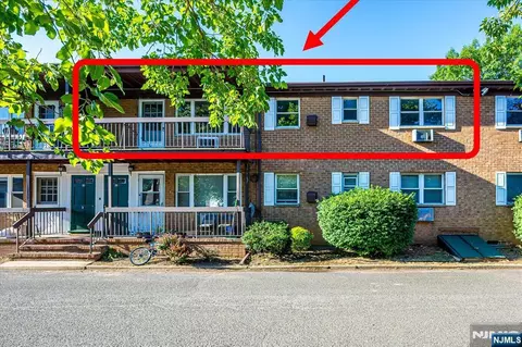 55 Gills Ln #28, Iselin, NJ 08830