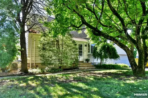 3 4th Ave, Westwood, NJ 07675