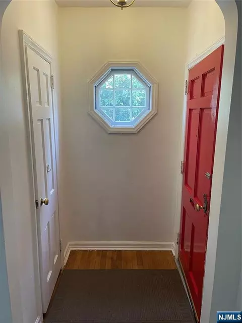 10-16 Burbank St, Fair Lawn, NJ 07410