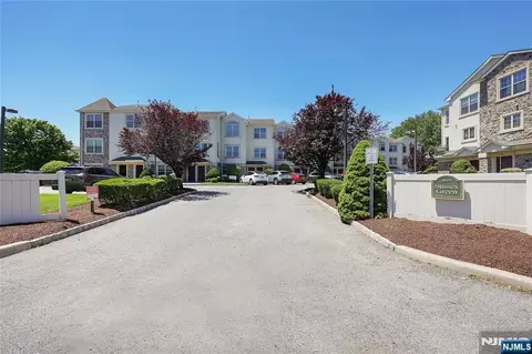 1625 Paterson Plank Rd #10, Secaucus, NJ 07094
