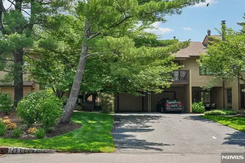 220 Mountain View Dr #220, Mahwah, NJ 07430