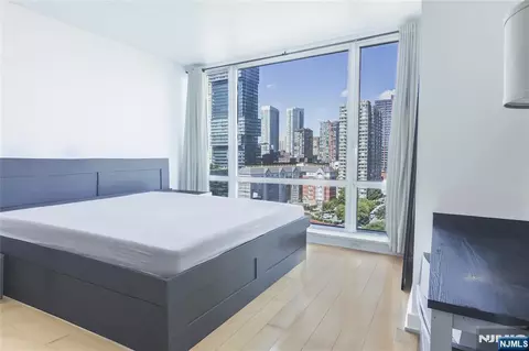 2 2nd St #1207, Jersey City, NJ 07302