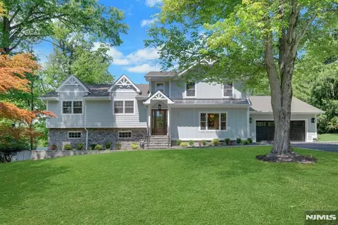 51 Brookside Ter, North Caldwell, NJ 07006