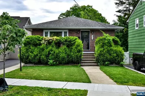 88 Woodland Ave, Rutherford, NJ 07070