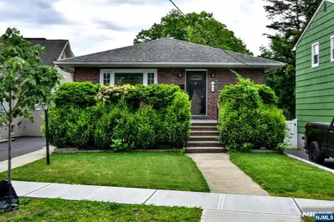 88 Woodland Ave, Rutherford, NJ 07070