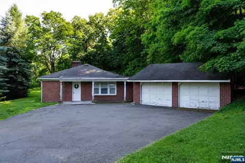 45 Peters Ln, North Haledon, NJ 07508
