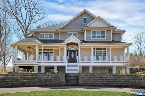 26 Sunset Rd, Livingston, NJ 07039