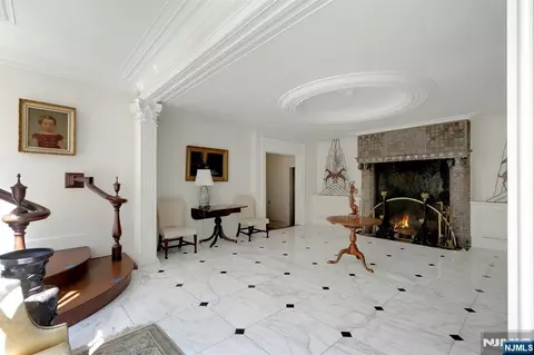 Entry Way - 9 E Saddle River Rd, Saddle River, NJ 07458 photo 2 of 5