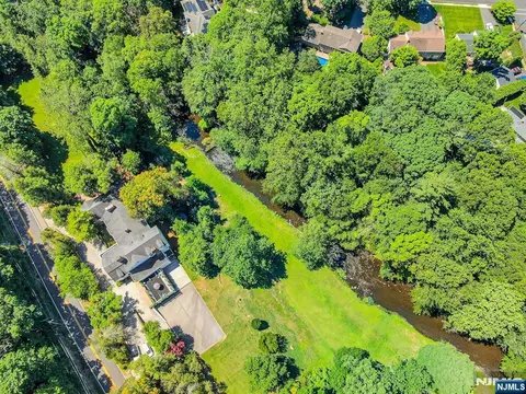 View/Area - 9 E Saddle River Rd, Saddle River, NJ 07458 photo 1 of 2