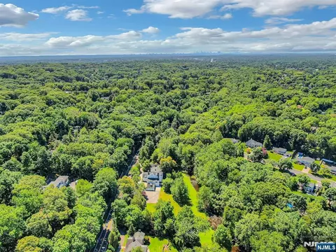 View/Area - 9 E Saddle River Rd, Saddle River, NJ 07458 photo 2 of 2