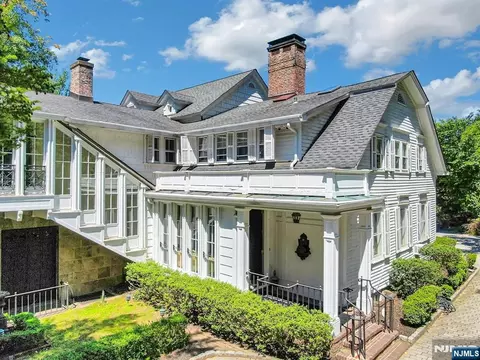 9 E Saddle River Rd, Saddle River, NJ 07458 photo 1