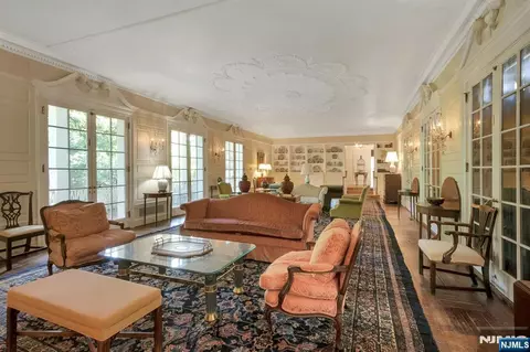 Living - 9 E Saddle River Rd, Saddle River, NJ 07458 photo 2 of 4
