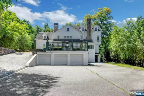 Exterior - 9 E Saddle River Rd, Saddle River, NJ 07458 photo 7 of 12