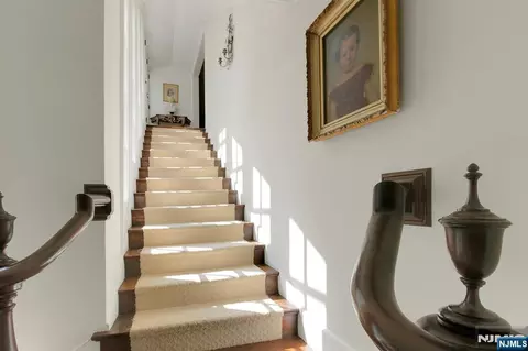 Entry Way - 9 E Saddle River Rd, Saddle River, NJ 07458 photo 3 of 5