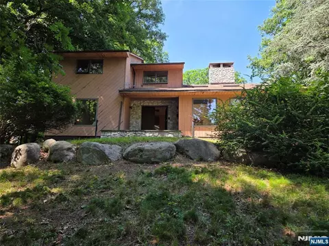724 Tall Oaks Ct, Franklin Lakes, NJ 07417