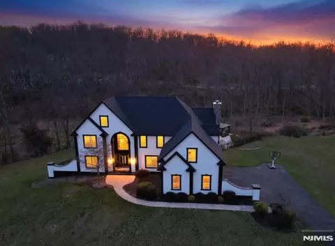 99 Lambert Dr, Sparta, NJ 07871