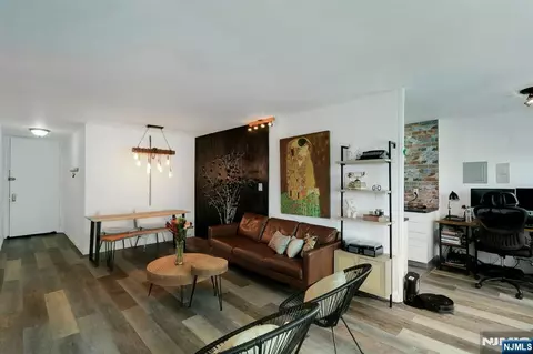 2077 Center Ave #9E, Fort Lee, NJ 07024