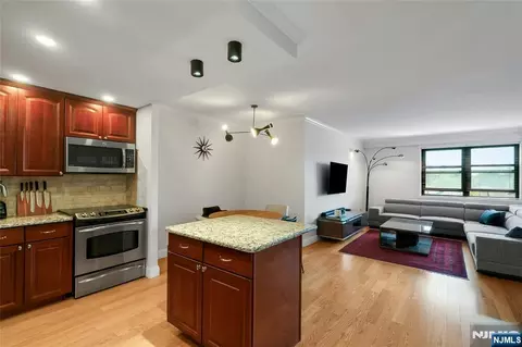 7855 Boulevard E #5K, North Bergen, NJ 07047