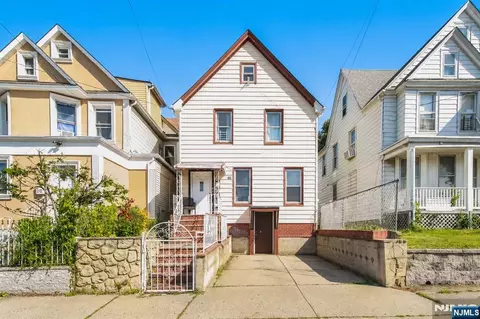 66 President St, Passaic, NJ 07055