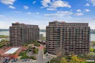 100 Carlyle #16 J/K N, Cliffside Park, NJ 07010