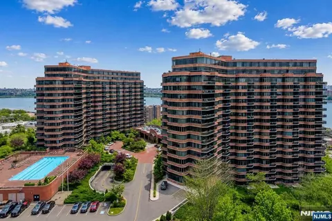 100 Carlyle #16 J/K N, Cliffside Park, NJ 07010