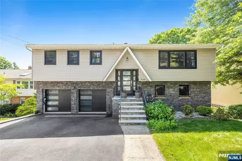 850 Edgewater Ave, Ridgefield, NJ 07657