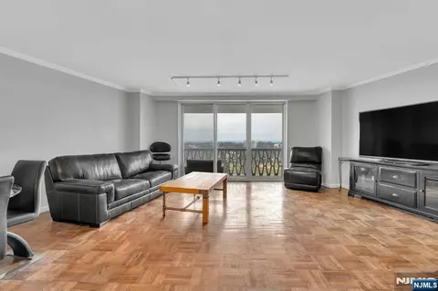 2000 Linwood Ave #9E, Fort Lee, NJ 07024