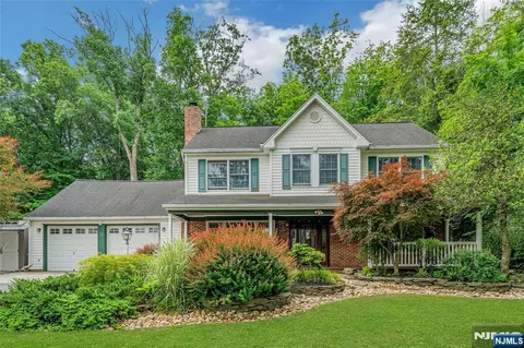 72 Mountain Ave, Warren, NJ 07059