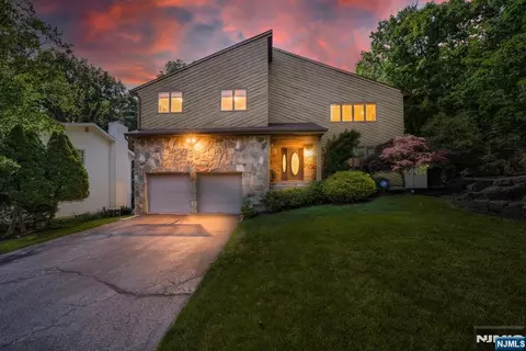 72 Agawam Dr, Wayne, NJ 07470