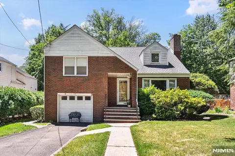 250 Briarcliffe Rd, Teaneck, NJ 07666