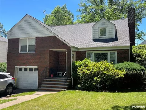 250 Briarcliffe Rd, Teaneck, NJ 07666