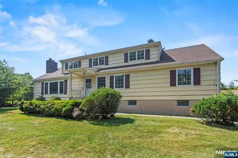10 Allendale Rd, Saddle River, NJ 07458