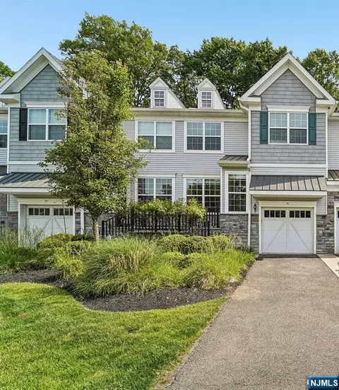 24 Pineview Dr, Waldwick, NJ 07463