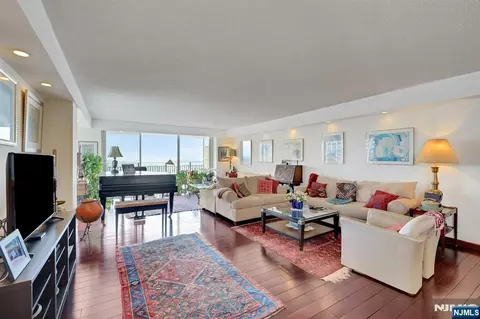 1530 Palisade Ave #10F, Fort Lee, NJ 07024
