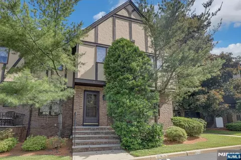14 Chelsea Ct #12, Ramsey, NJ 07446