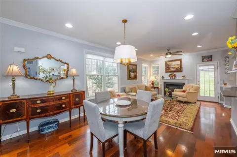 1 Ashley Ct #701, Hawthorne, NJ 07506