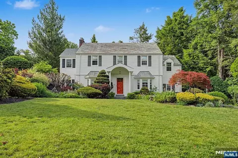 109 Windsor Rd, Tenafly, NJ 07670