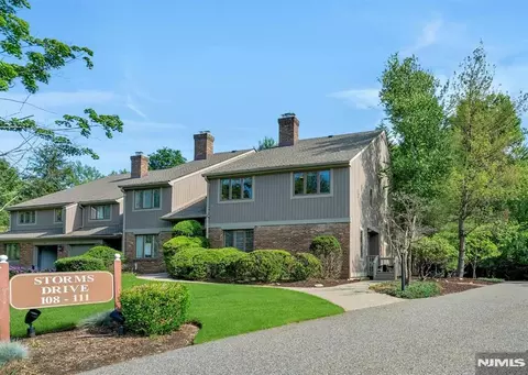111 Storms Dr, Mahwah, NJ 07430